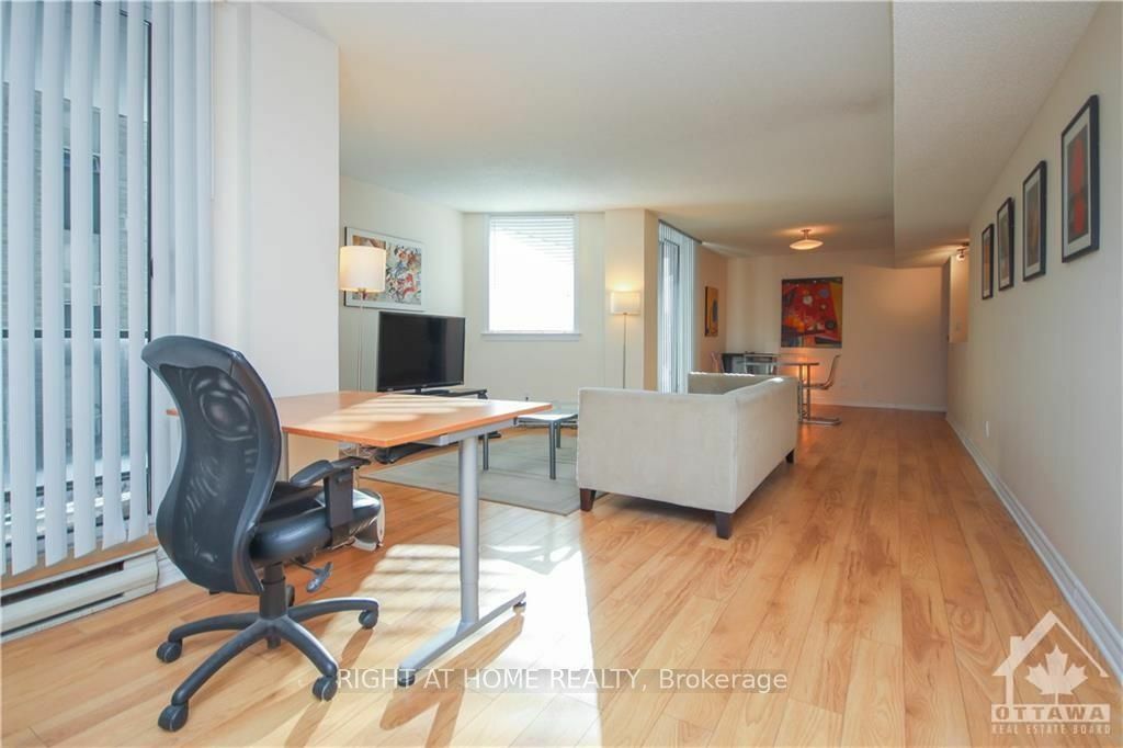 Property Photo:  18 Nepean St 701  ON K2P 2L2 