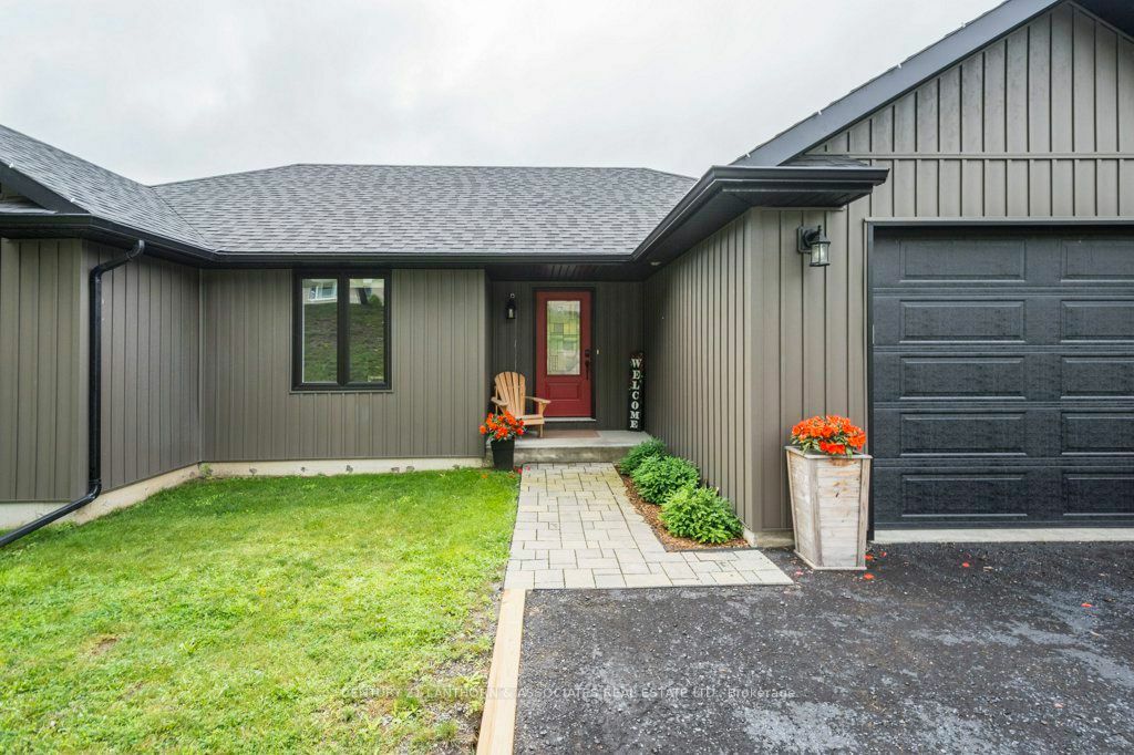 Property Photo:  1053 Smith St  ON K0K 1H0 