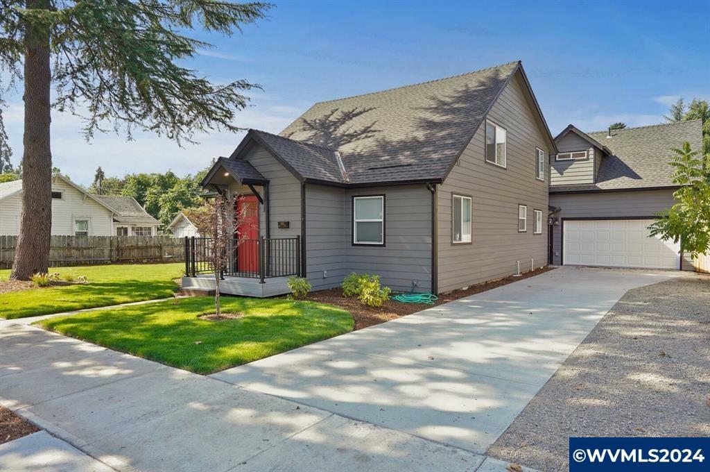 Property Photo:  1117 6th (-1119) St NW  OR 97304 