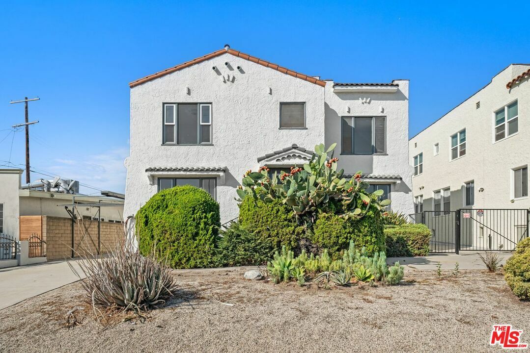 Property Photo:  1371 Keniston Ave  CA 90019 