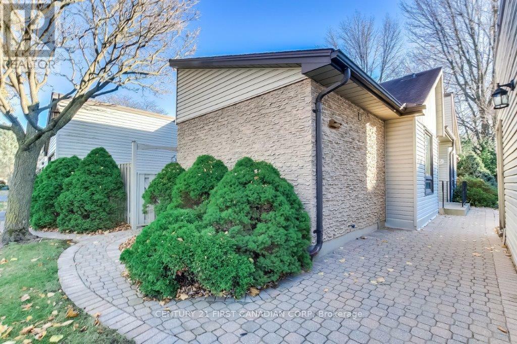 Property Photo:  161 McMaster Drive  ON N6K 1J6 