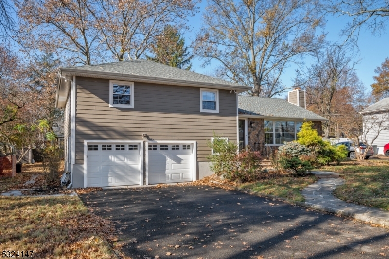 Property Photo:  22 Broadlawn Dr  NJ 07039 