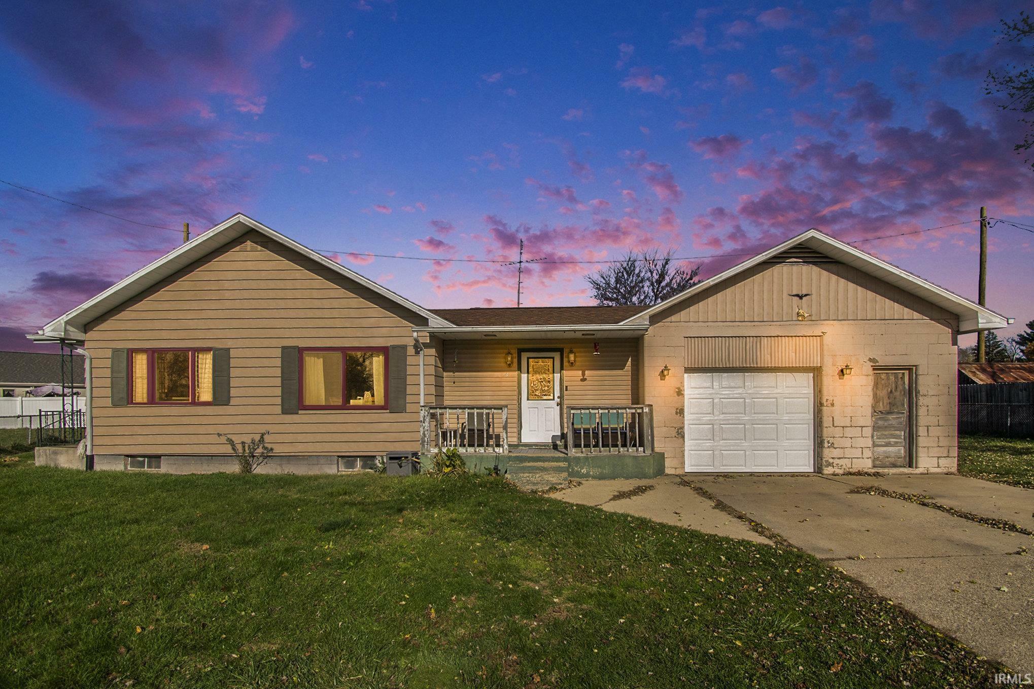 Property Photo: 1004 Illinois Street IN 46574-1060