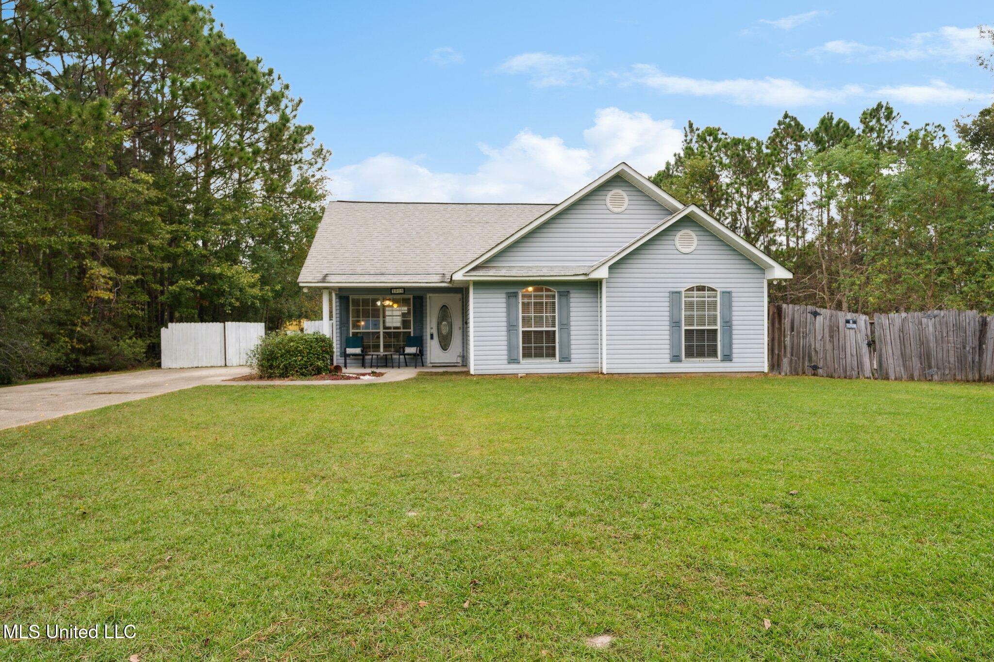 Property Photo:  906 Dicks Street  MS 39576 