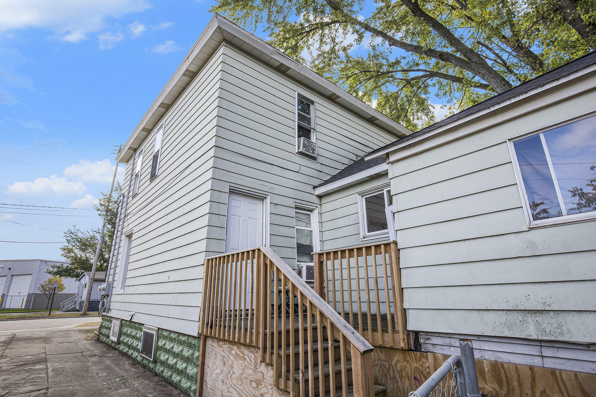 Property Photo:  1725 Hamilton Avenue NW  MI 49504 