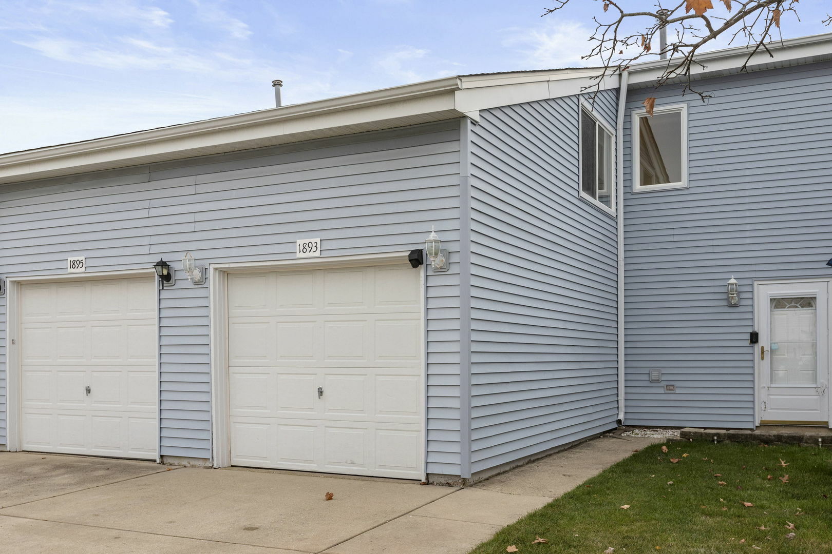 Property Photo:  1893 Hickory Lane  IL 60139 