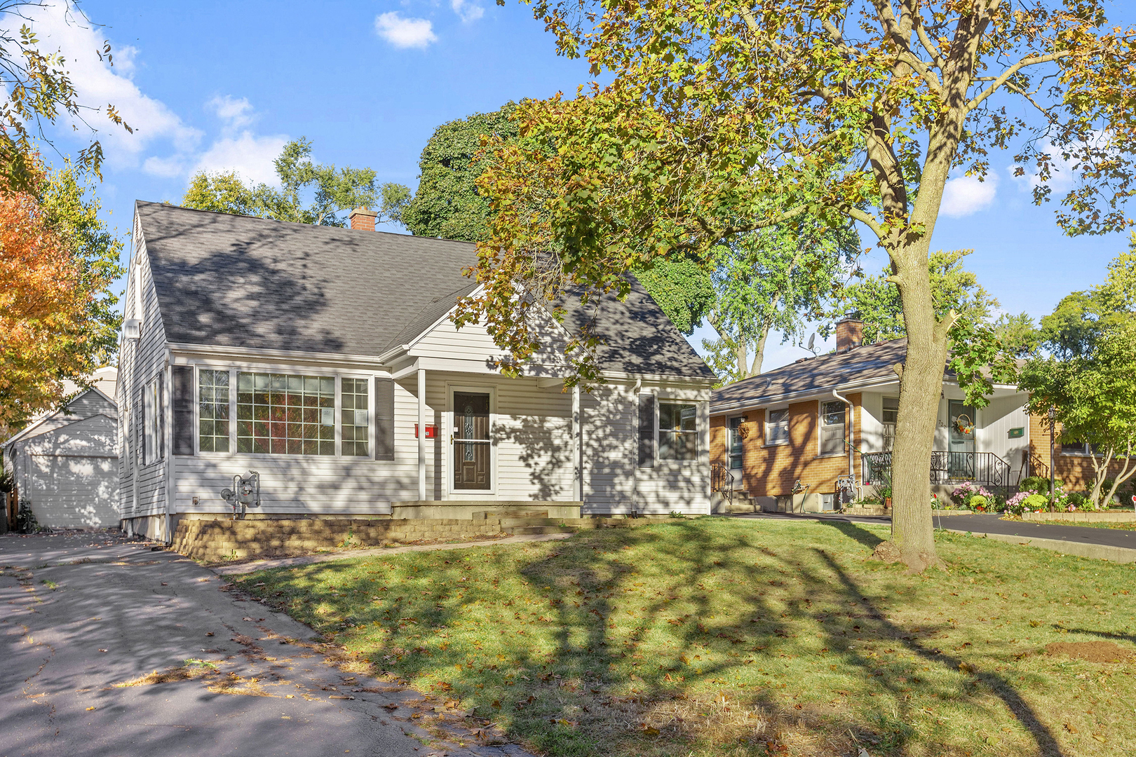 Property Photo:  728 Prairie Avenue  IL 60010 