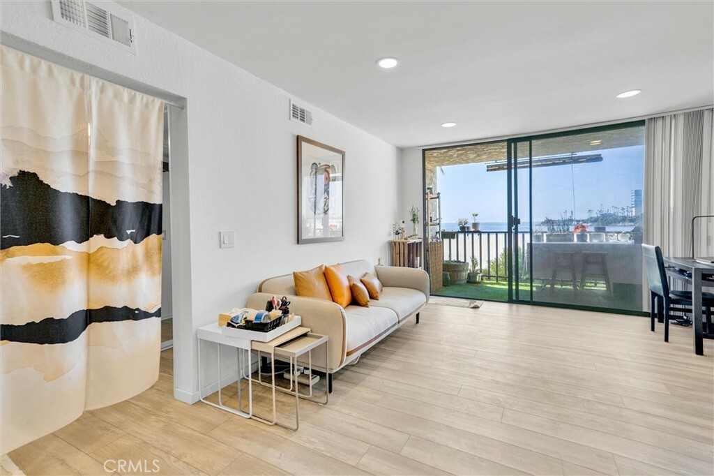 Property Photo:  1140 E Ocean Boulevard 136  CA 90802 