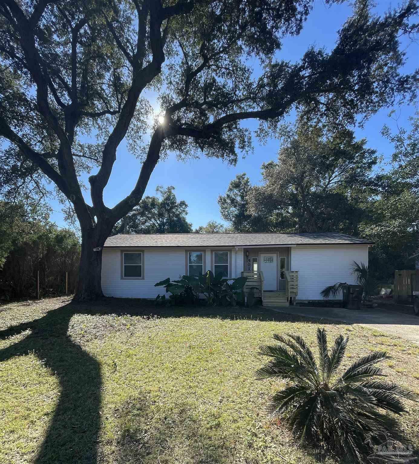 Property Photo:  501 Lakewood Rd  FL 32507 