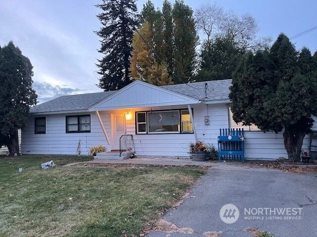 Property Photo:  375 Leslie Way  WA 98802 