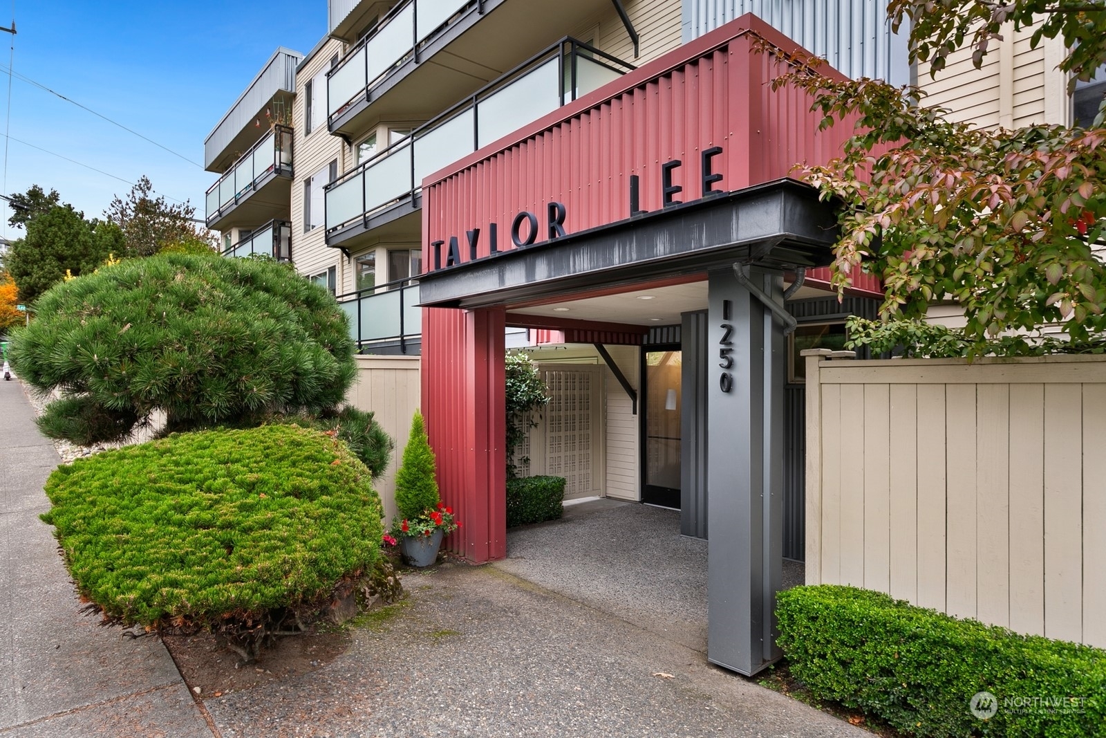 Property Photo:  1250 Taylor Avenue N 204  WA 98109 