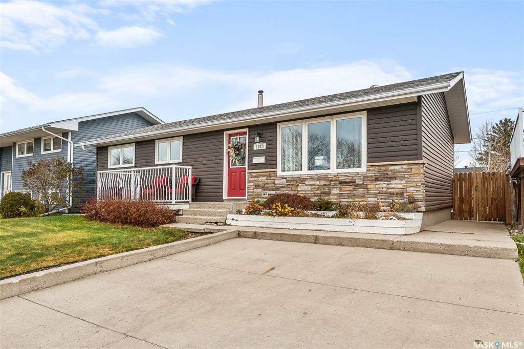 Property Photo:  1023 Rorison Avenue  SK S6H 6W4 