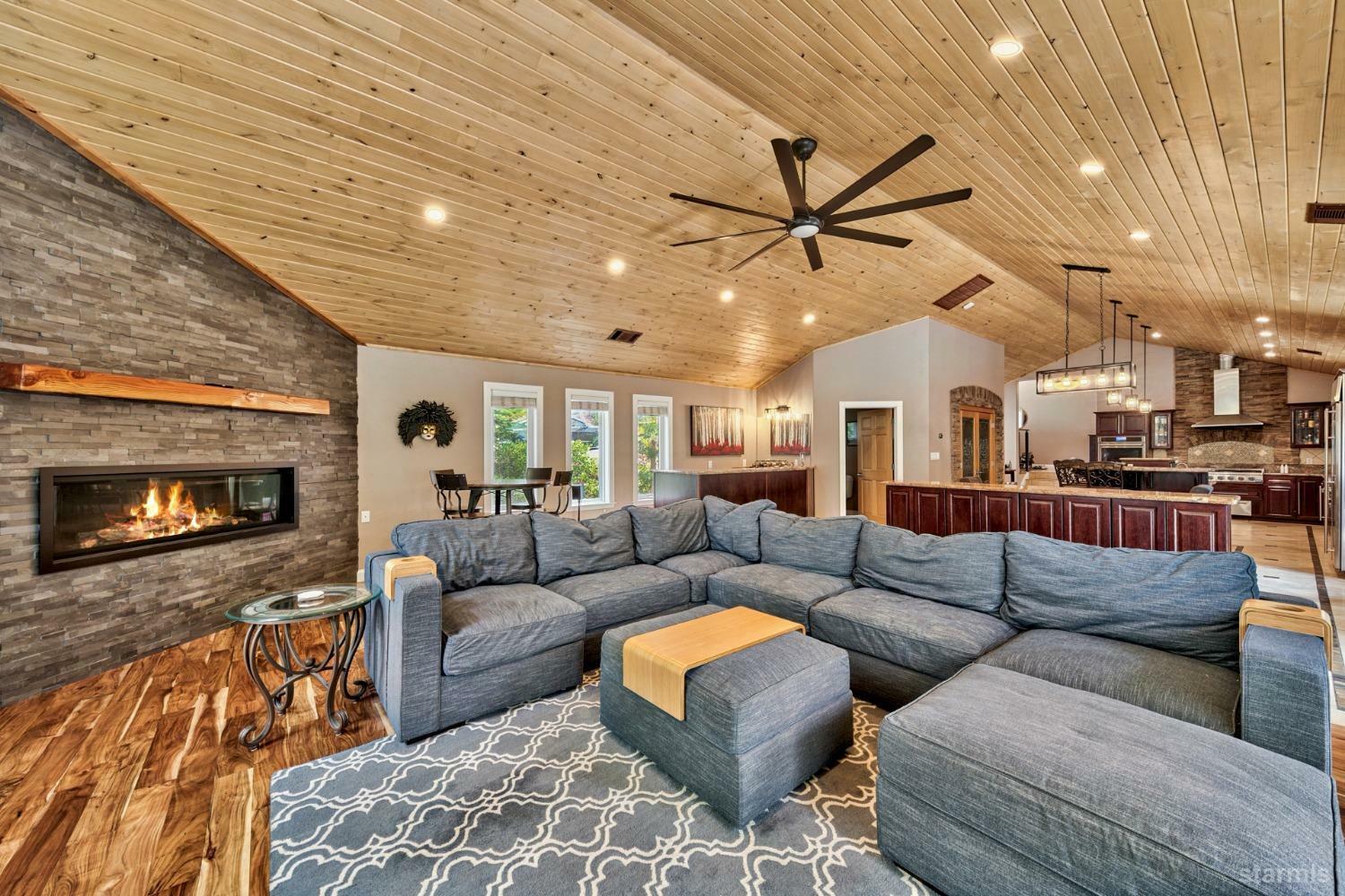 2285 Del Norte Street  South Lake Tahoe CA 96150 photo