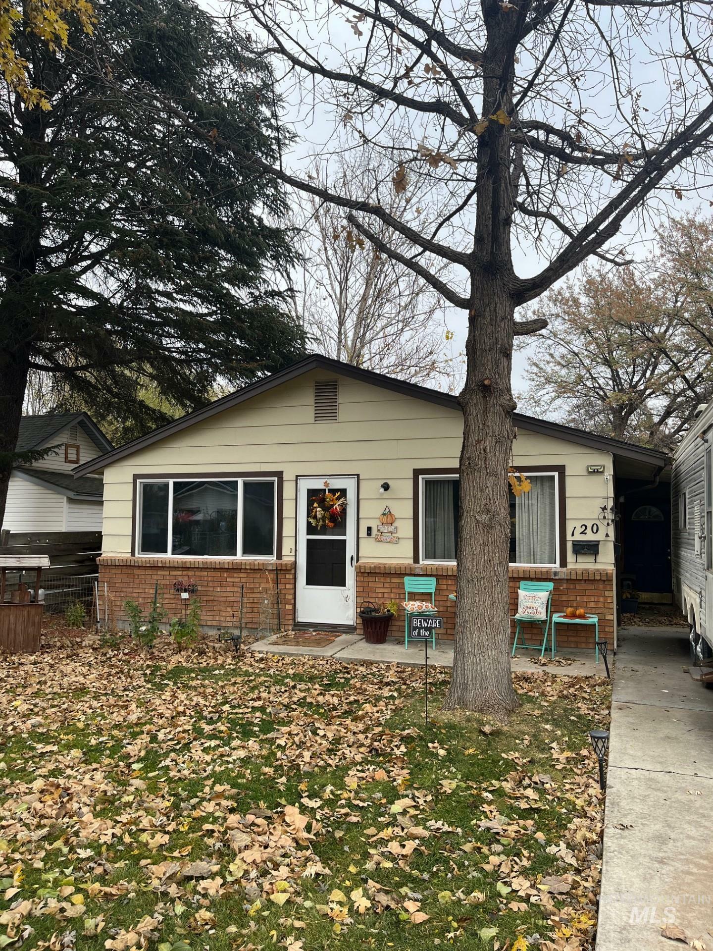 Property Photo: 120/122 S Maple St ID 83686