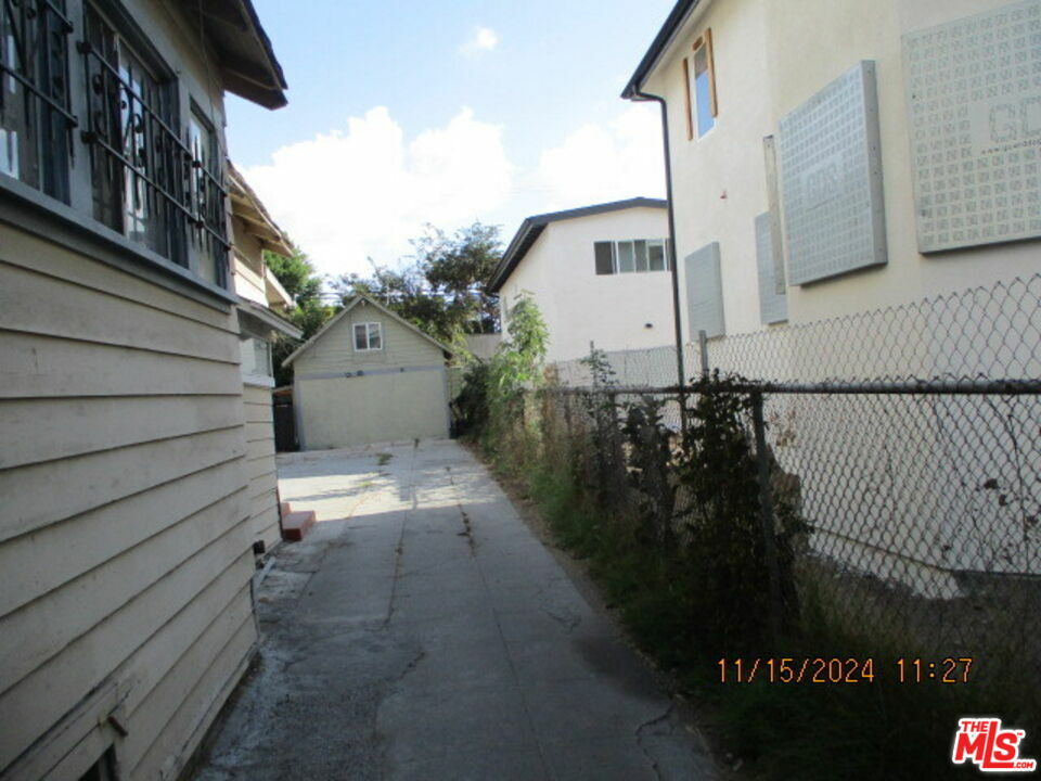 Property Photo:  1612   Arlington Ave  CA 90019 