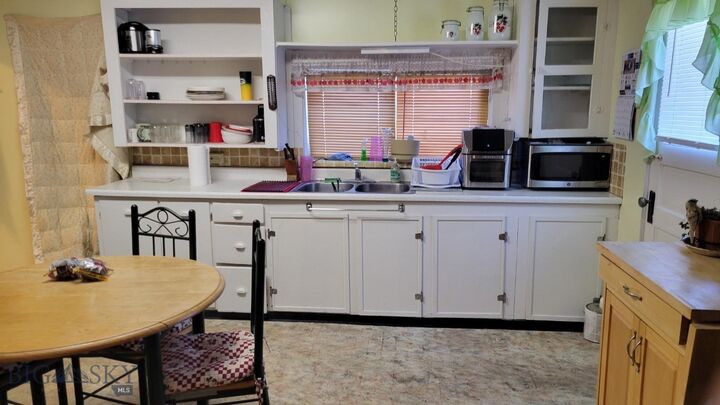 Property Photo: 211 E 1st Ave MT 59739