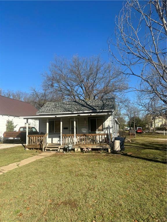 Property Photo:  1000 W Locust Street  KS 67301 