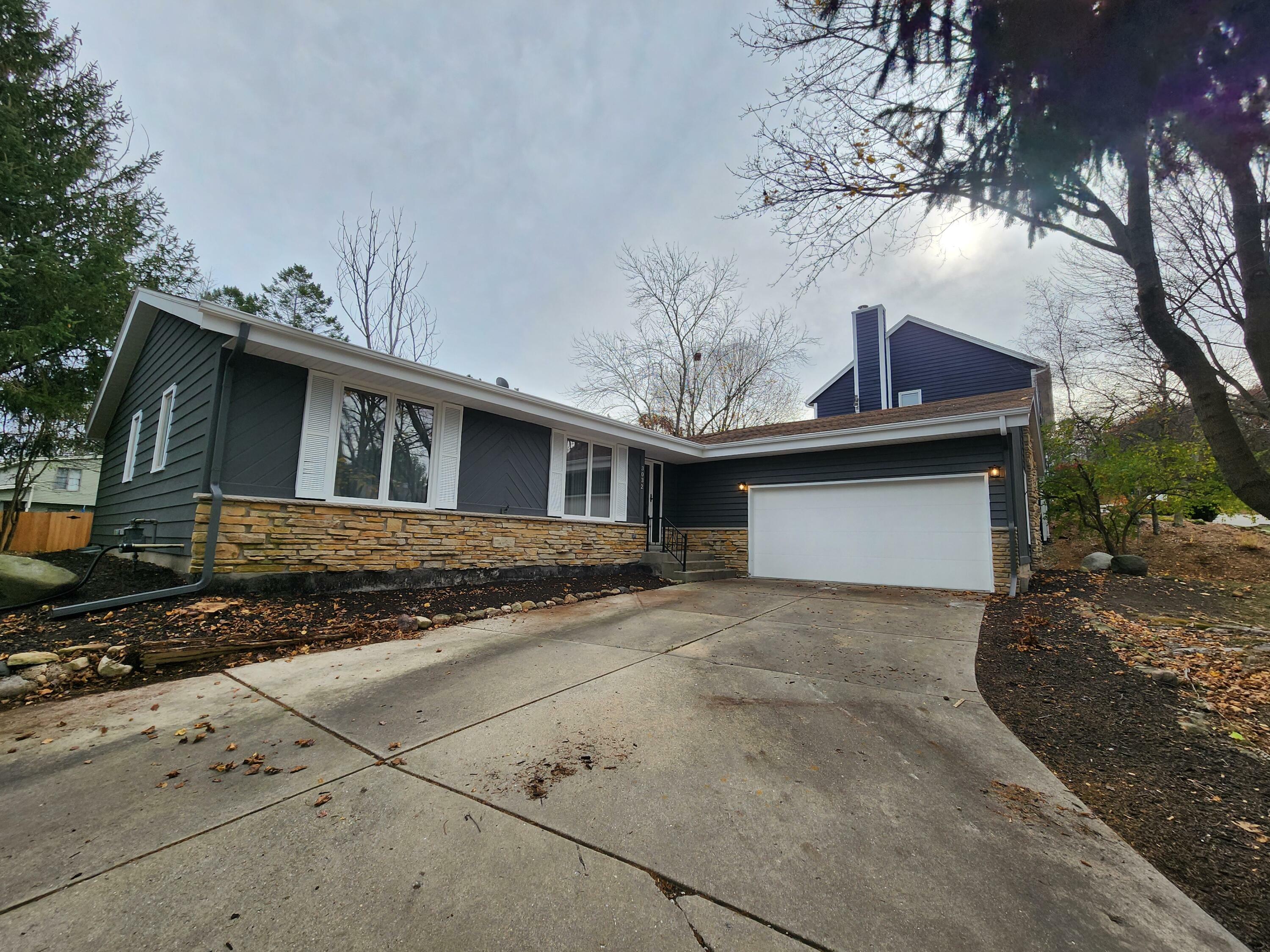 3032 Minot Ln  Waukesha WI 53188 photo