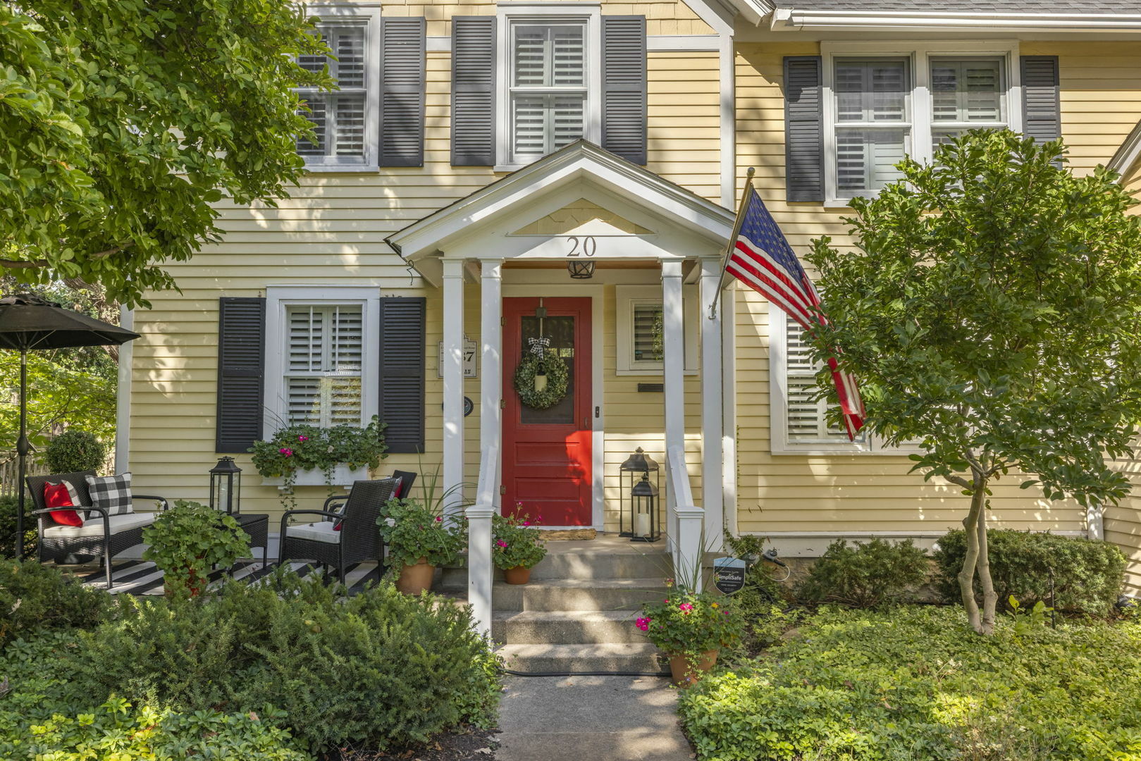 Property Photo:  20 Muirwood Drive  IL 60137 