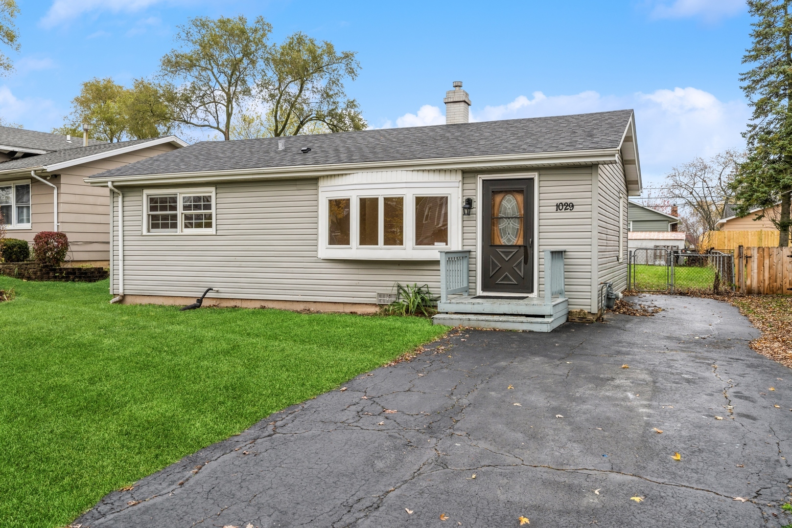 Property Photo: 1029 Crescent Court IL 60073