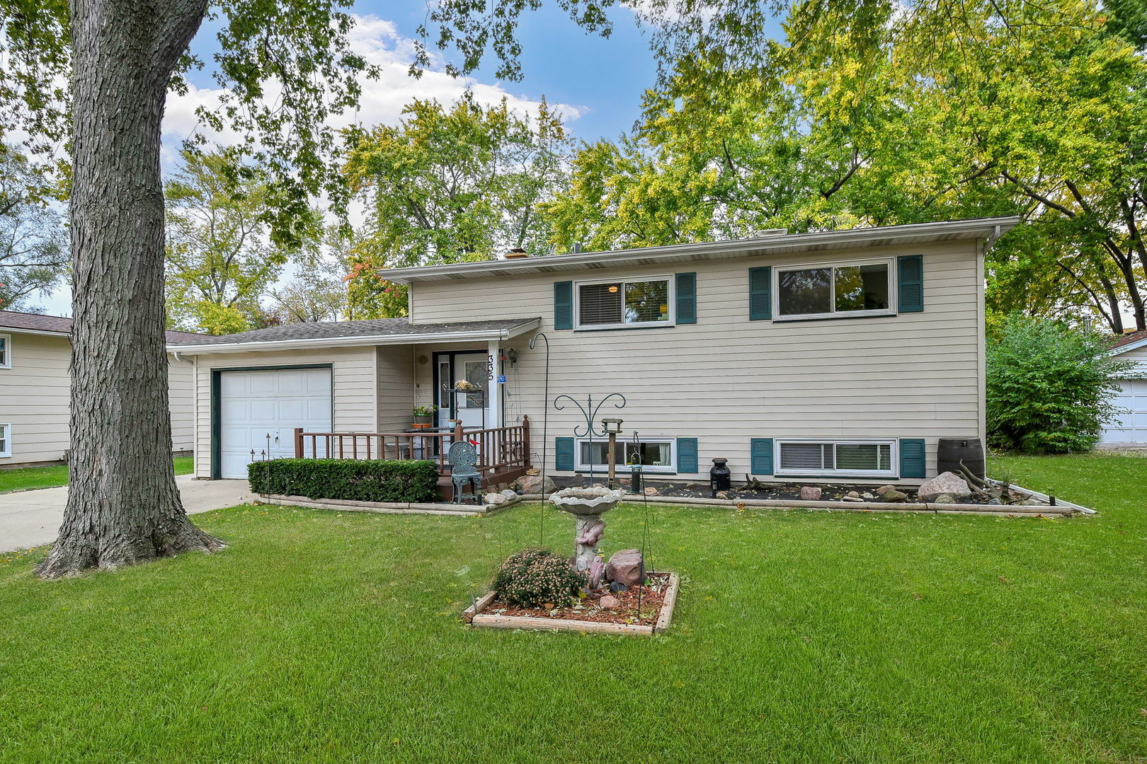 Property Photo:  335 E Benton Street  IL 60543 