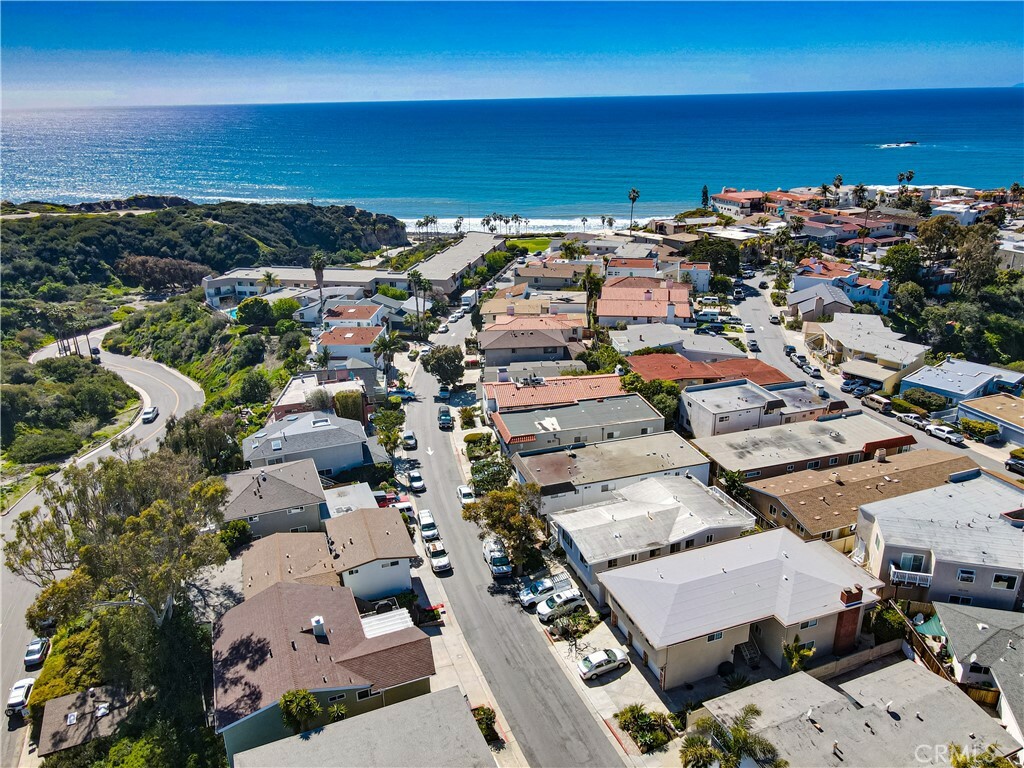 Property Photo: 218 Avenida Lobeiro CA 92672