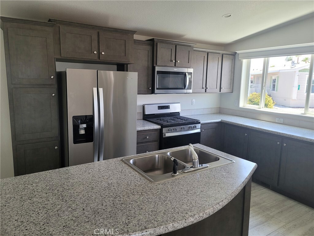 Property Photo: 260 N Lyon Ave 42 CA 92543