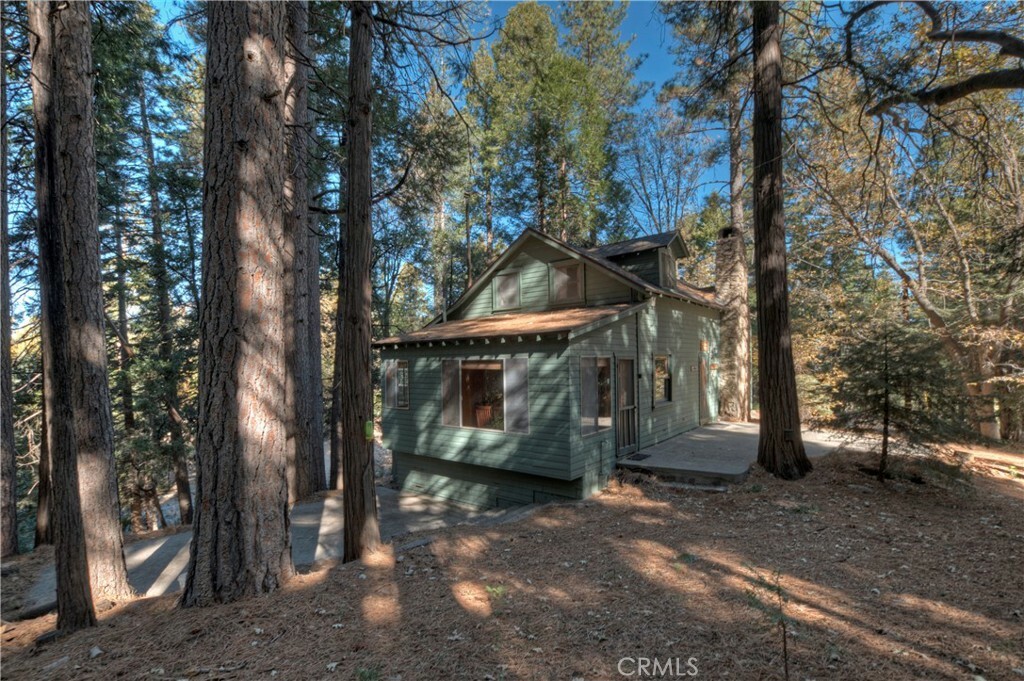 Property Photo: 648 Crest Estates Drive CA 92352