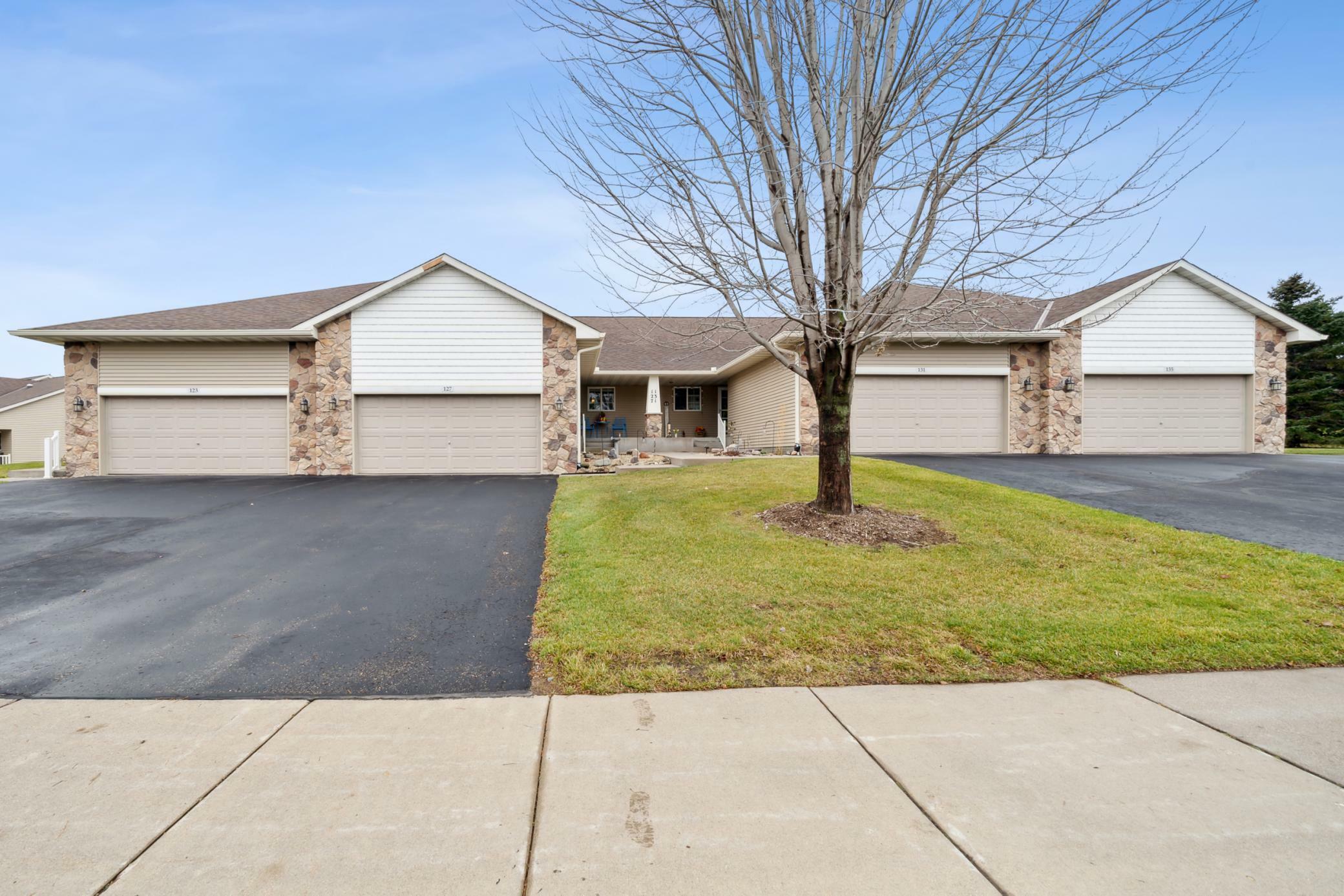 Property Photo:  127 Stratford Way  WI 54016 