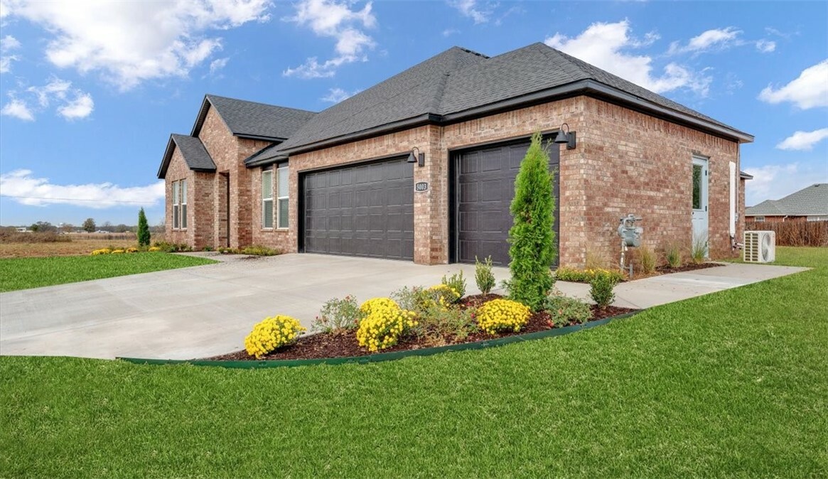 Property Photo: 948 Red Cedar Place AR 72756