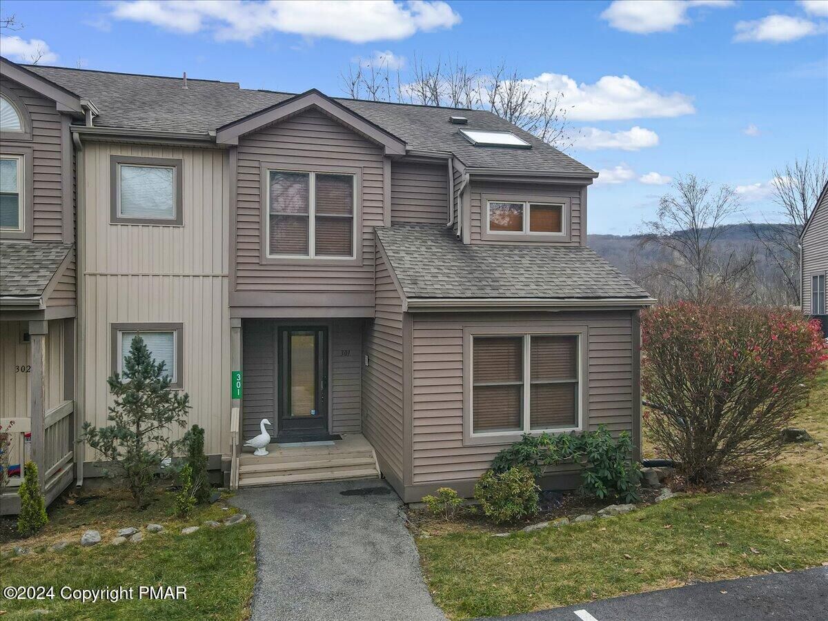 Property Photo: 301 Northslope Ii Road PA 18032