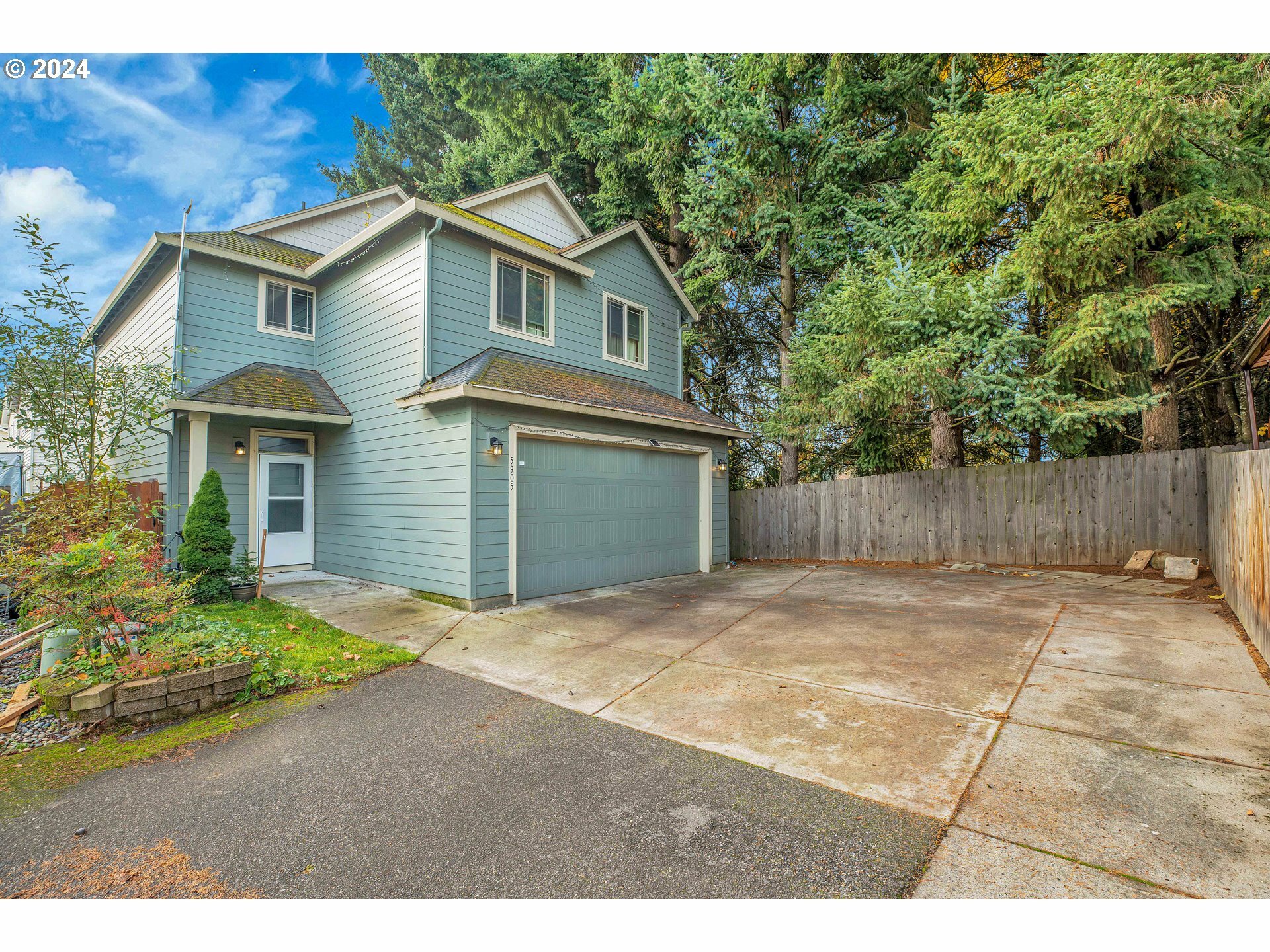 Property Photo:  5905 NE 56th Cir  WA 98661 