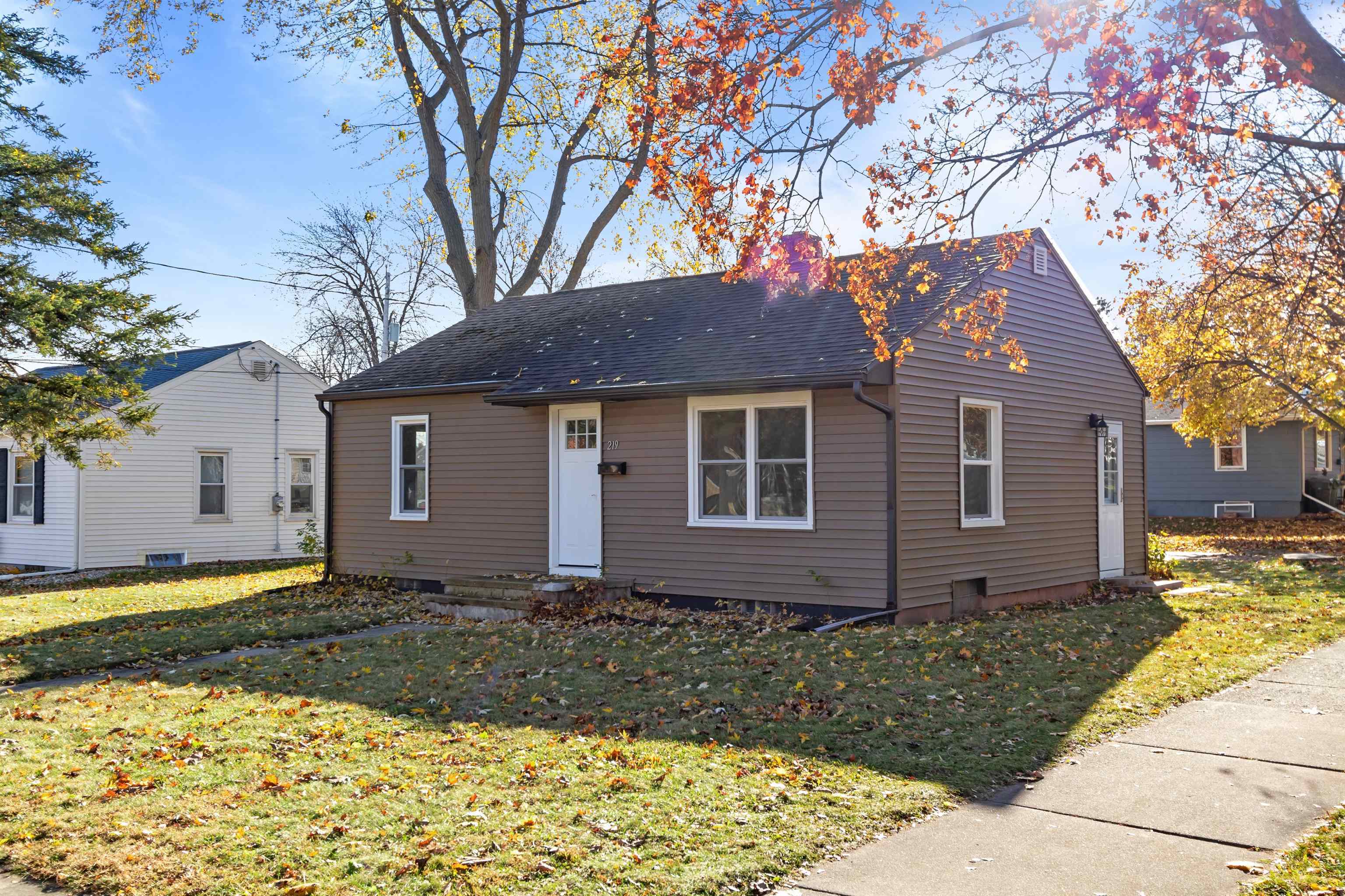 Property Photo:  219 W 3rd Street  WI 54136 