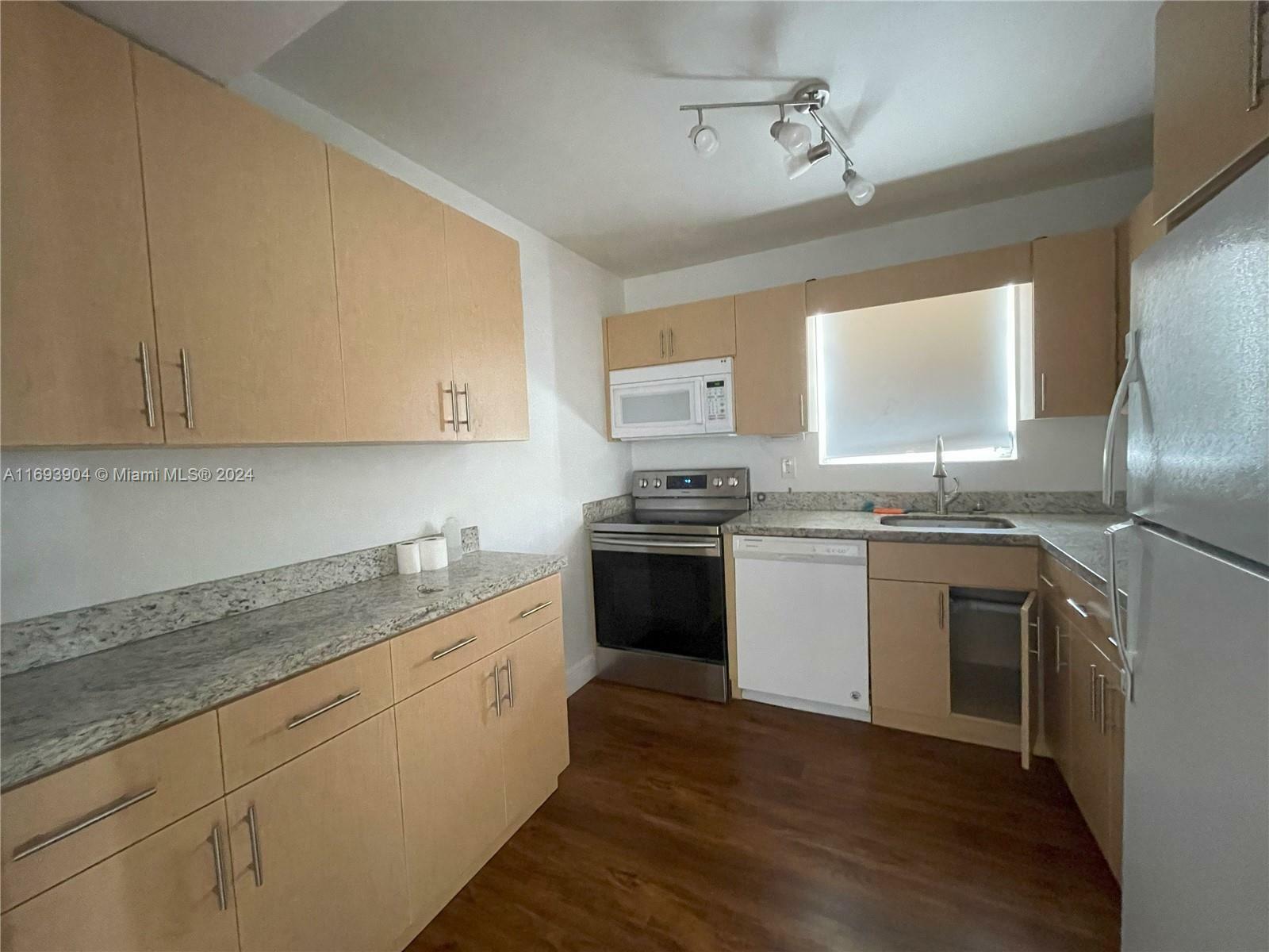 Property Photo:  821 Euclid Ave 403  FL 33139 