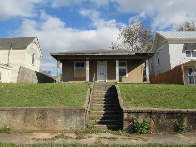 Property Photo:  606 Nashville Ave  AL 35660 - SHEFFIEL 
