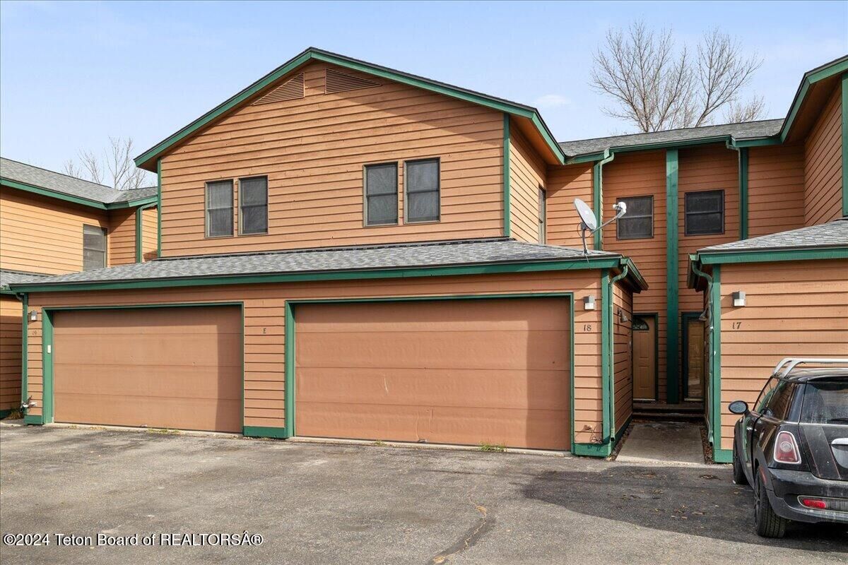 Property Photo: 1070 Elk Run Lane 18 WY 83001