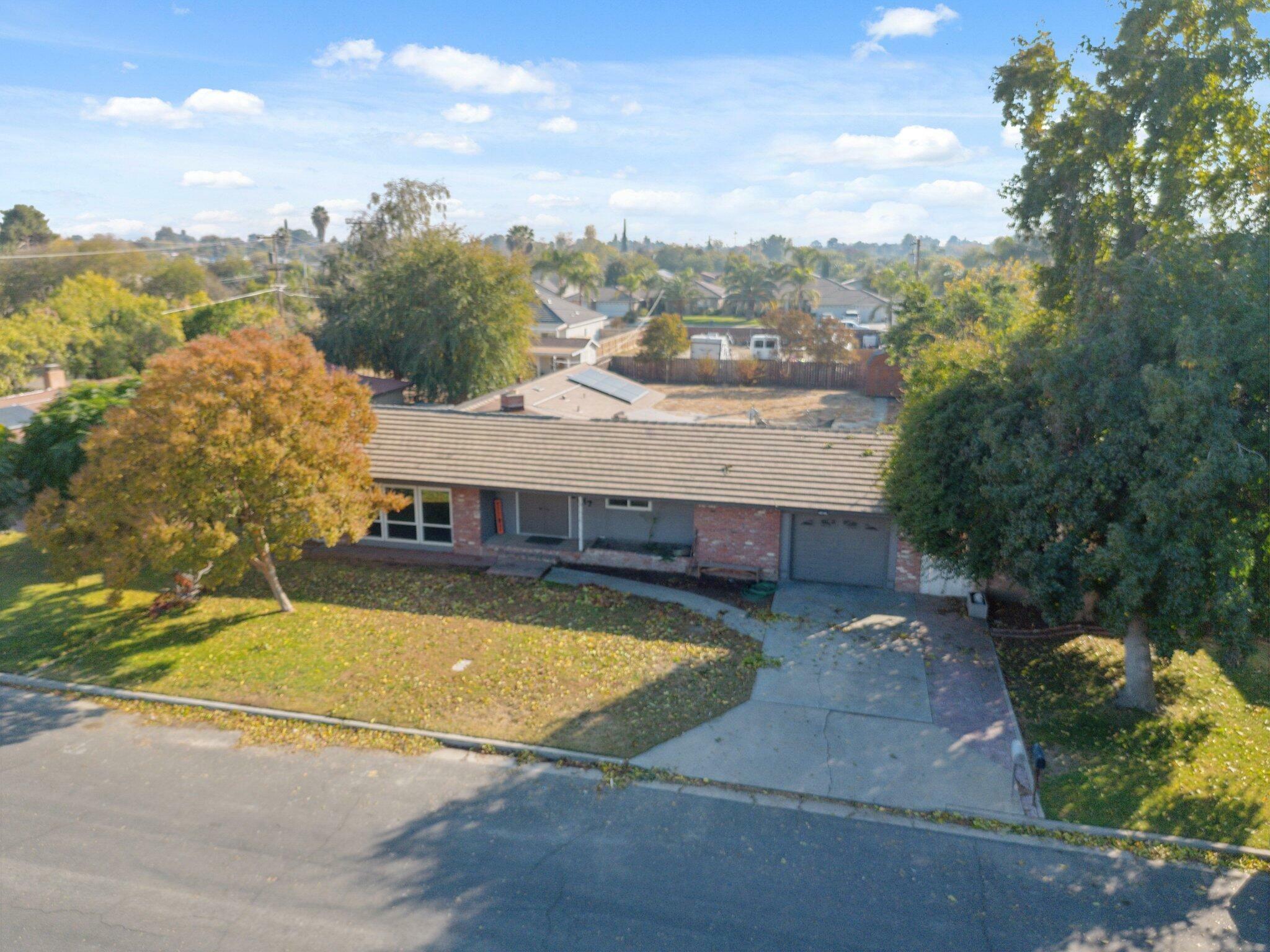 Property Photo:  2217 Philip Avenue  CA 93212 