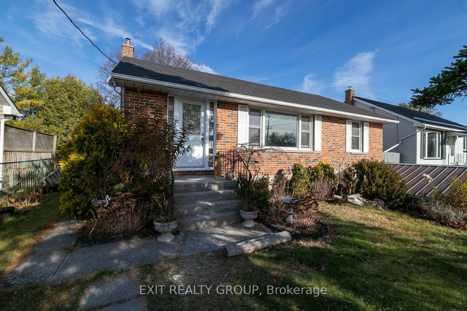 Property Photo:  174 Dixon Dr  ON K8V 1X3 