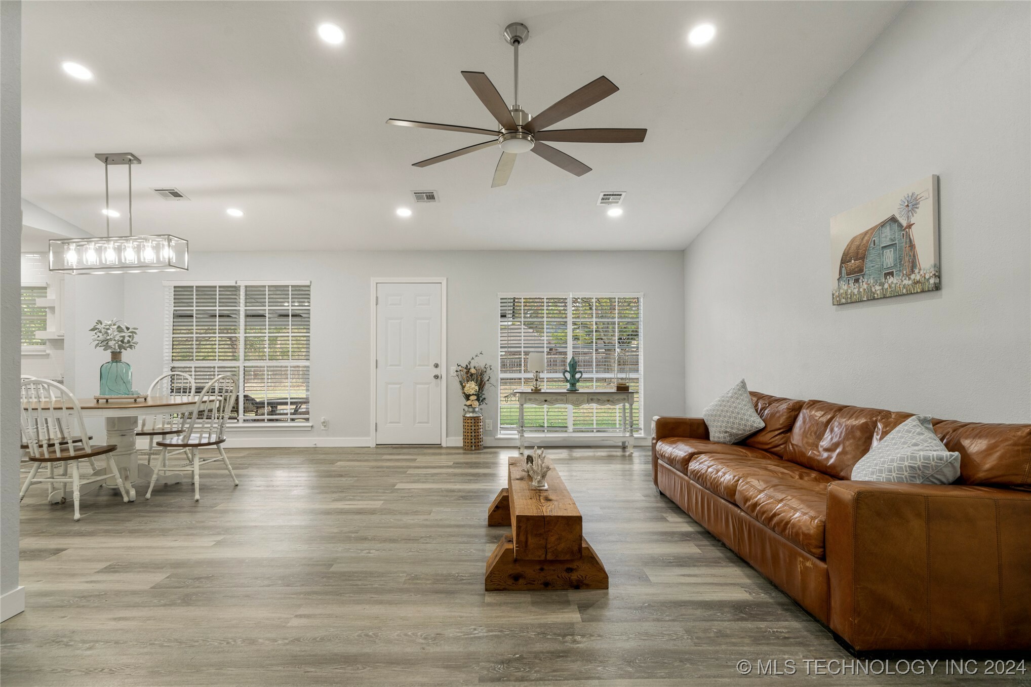 Property Photo:  1012 W Washington Place  OK 74012 