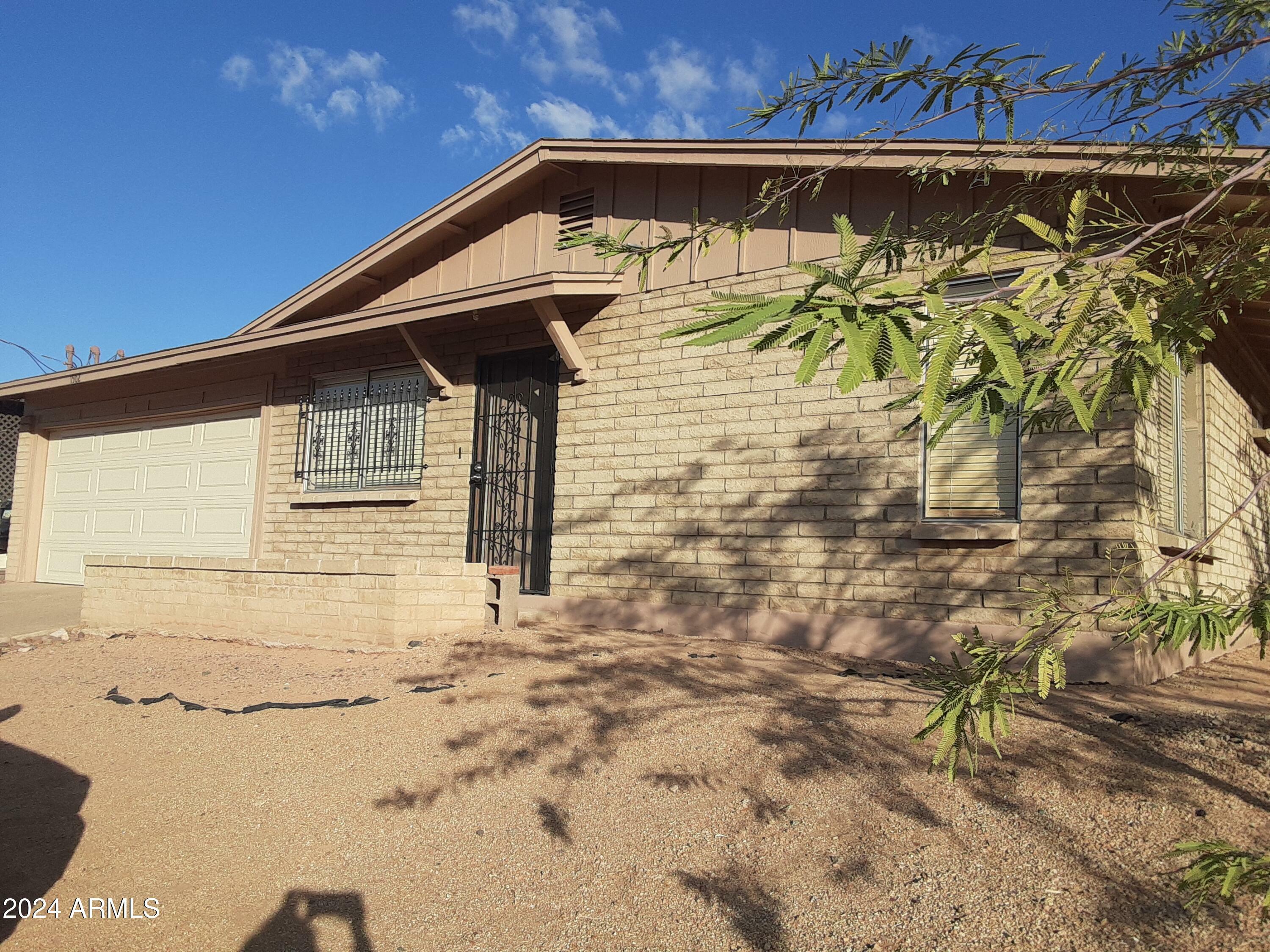 Property Photo:  1502 W Shangri La Road  AZ 85029 