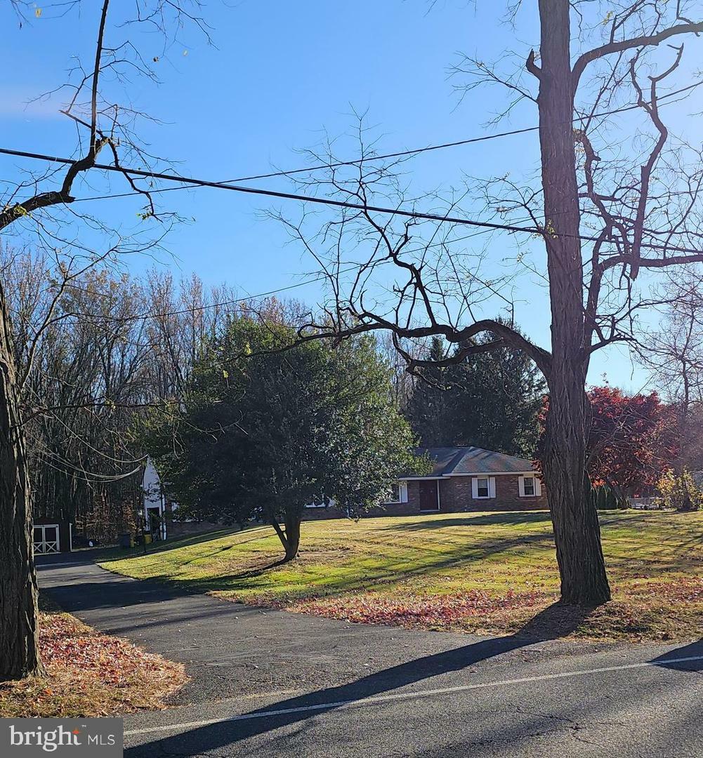 Property Photo:  181 Edgebrook Road  NJ 08691 