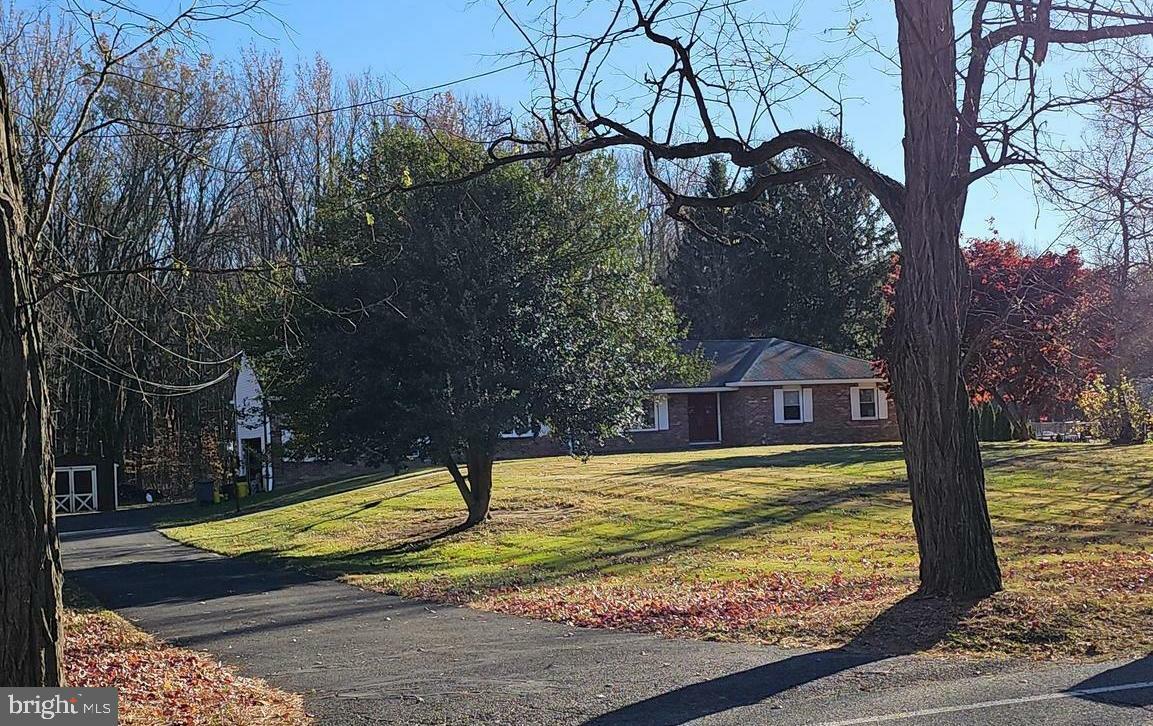 Property Photo:  181 Edgebrook Road  NJ 08691 