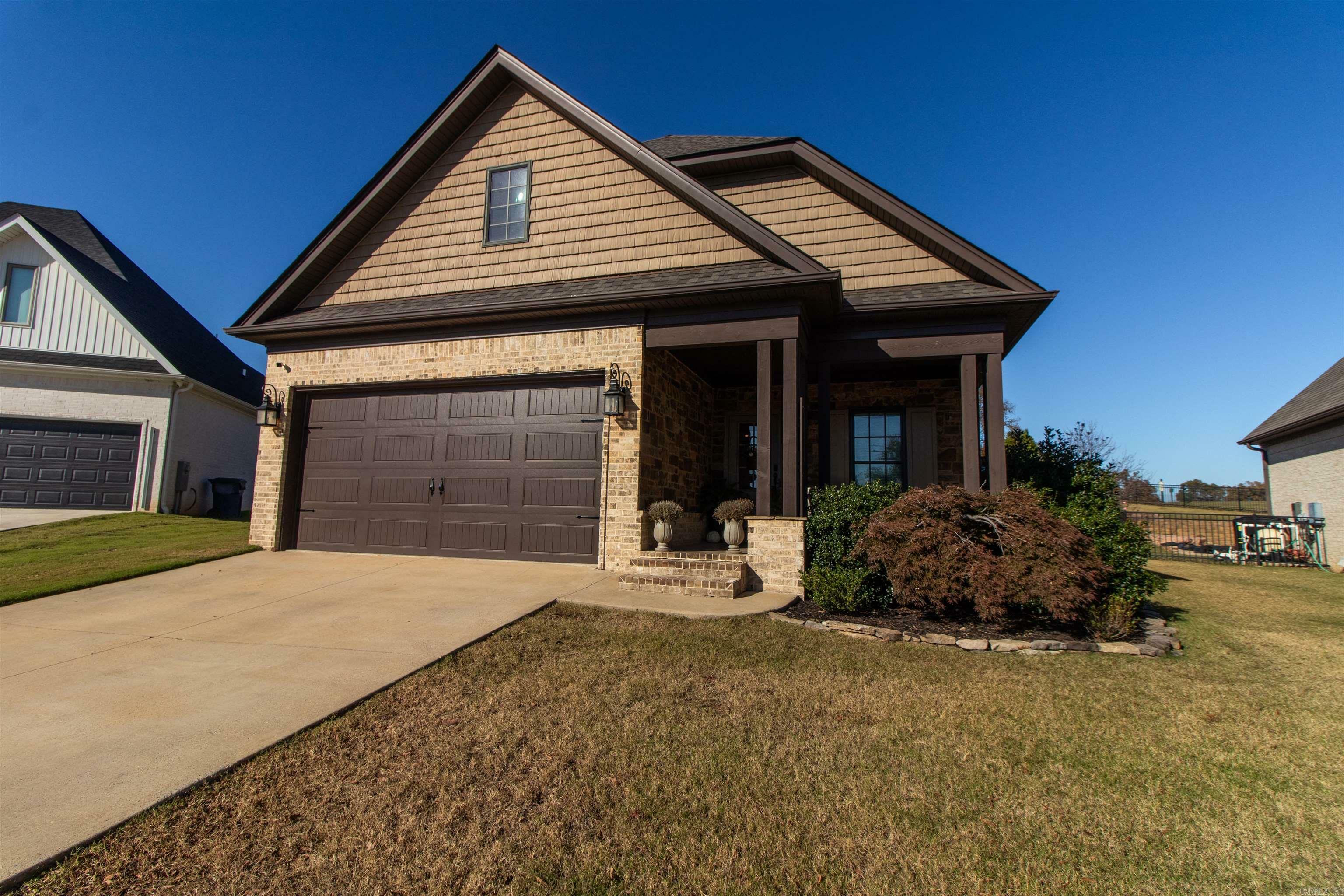 Property Photo:  1022 Villa Drive  AR 72405 