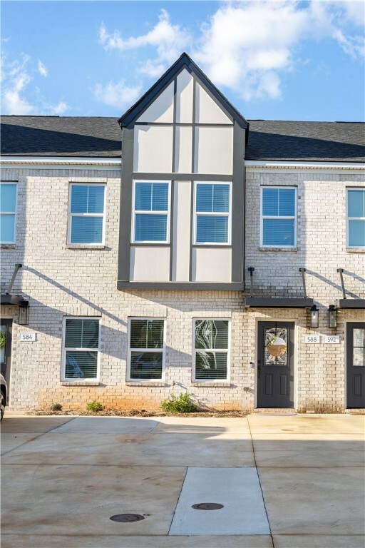 Property Photo: 588 Waterpoint Way AL 36801