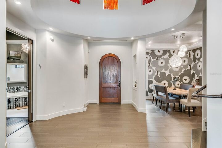 Property Photo:  2550 Venetian Way  FL 32789 