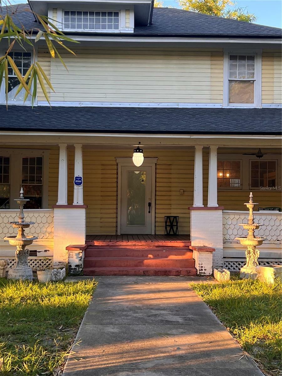 Property Photo:  121 E Pine Street  FL 34266 