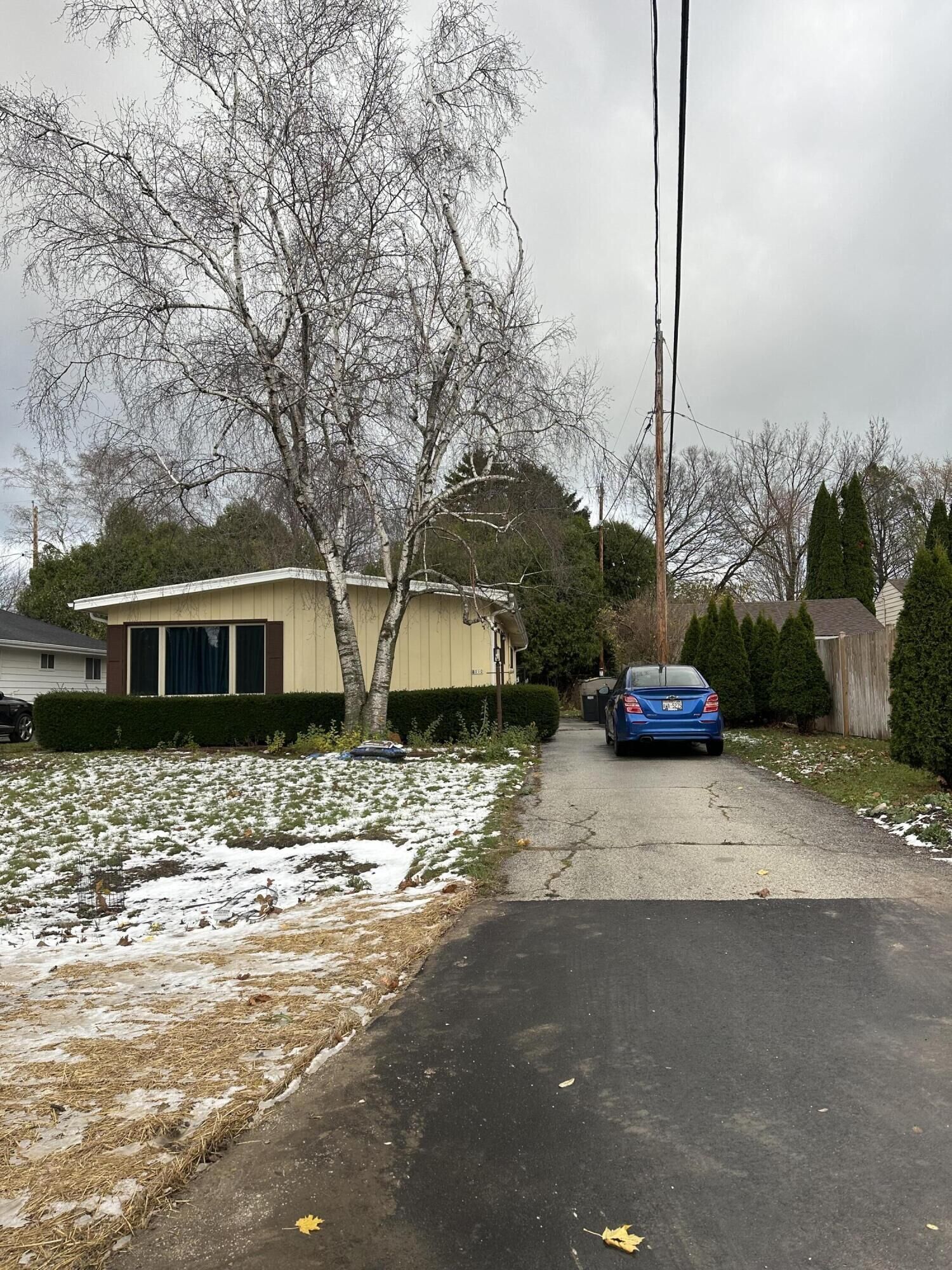 Property Photo: 8010 N Mohawk Rd WI 53217