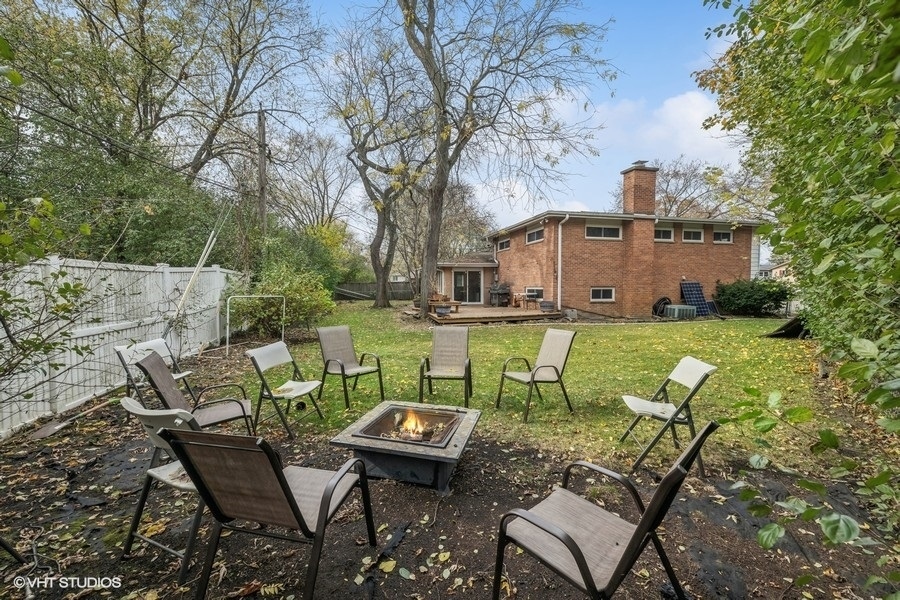 Property Photo:  1657 Cranshire Court  IL 60015 