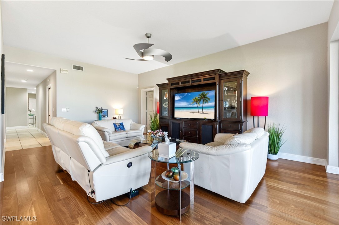 Property Photo: 665 Vintage Reserve Circle 9-B FL 34119
