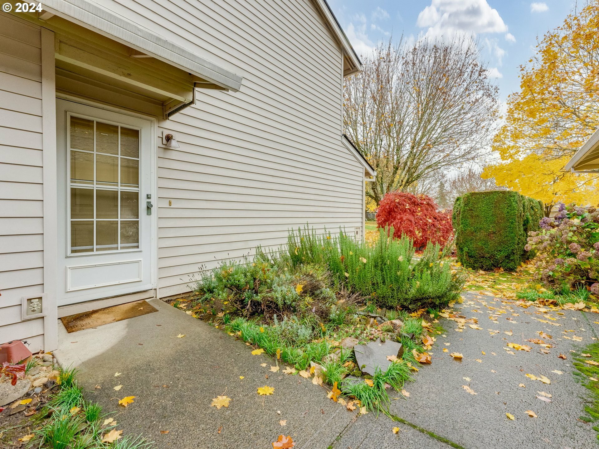 Property Photo:  4109 Plomondon St  WA 98661 